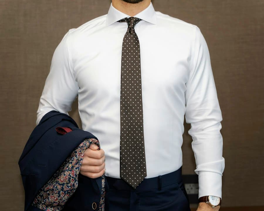 Camicia Tiberina Poplin Dress Shirt collar and mother of pearl buttons detail